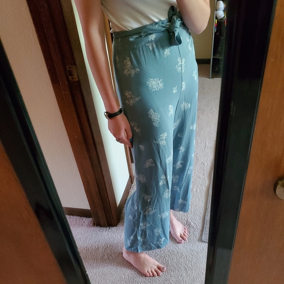 Target Wild Fable Romper Overalls blue floral - Picture 3 of 7